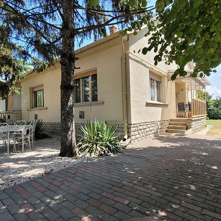 Tulipán Vendégház Apartamento Siófok Exterior foto